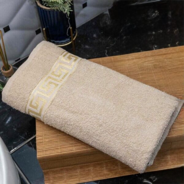 Πετσέτα Μπάνιου Μπεζ με Χρυσές Λεπτομέρειες – 133x70 εκ.