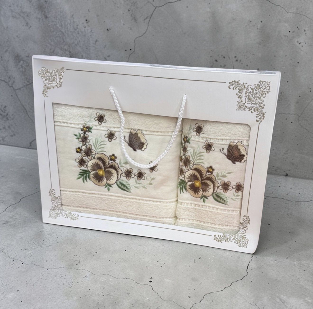 Σετ Πετσέτες “Ασημάκης Home” – Κεντητά Λουλουδάκια 2 τεμαχίων