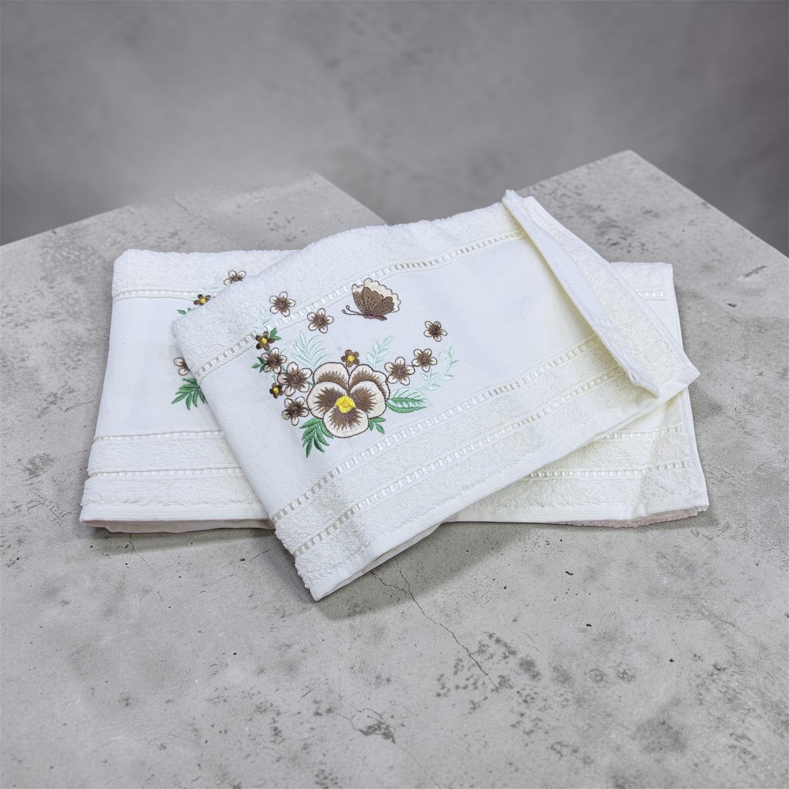 Σετ Πετσέτες “Ασημάκης Home” – Κεντητά Λουλουδάκια 2 τεμαχίων - Image 2