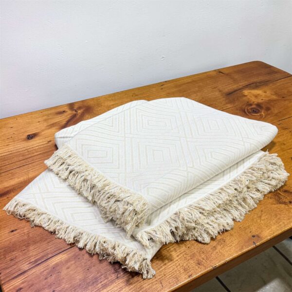 Σετ Ριχτάρια Καναπέδων 3 Τεμαχίων – Μπεζ Ανοιχτό / Λευκό με Σχέδιο & Μπεζ Κρόσσια | Ασημάκης Home